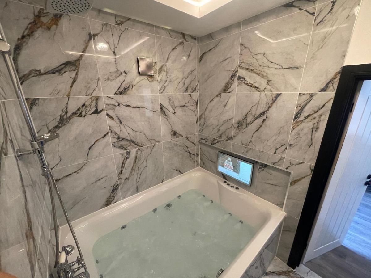 Residency Luxury Seafront Hotel แบล็คพูล ภายนอก รูปภาพ